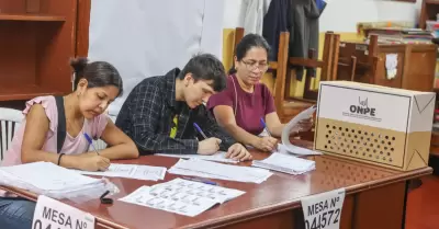 El 28.3% de los miembros de mesa seleccionados son menores de 30 a�os