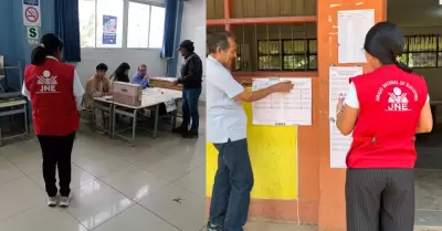Jurado Nacional de Elecciones despleg� alrededor 30 mil fiscalizadores en jornad