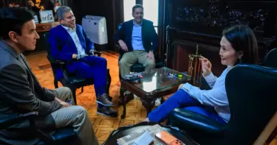 Keiko Fujimori se reuni� con sus ministros tras acudir a votar.