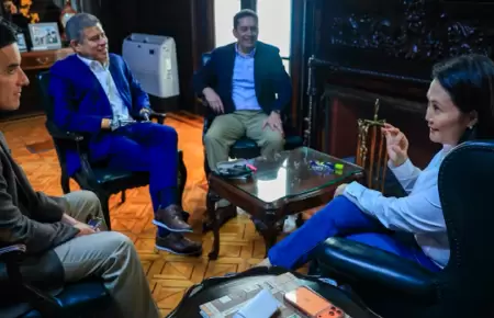 Keiko Fujimori se reuni� con sus ministros tras acudir a votar.