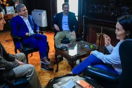 Keiko Fujimori se reuni� con sus ministros tras acudir a votar.