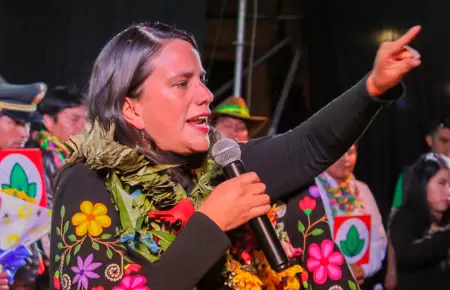 Candidata asume primer cargo Ejecutivo.