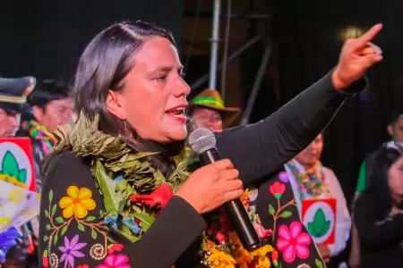 Candidata asume primer cargo Ejecutivo.