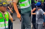 Policía saca su arma y amenaza con disparar a estudiantes de la PUCP durante una protesta en los exteriores