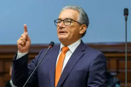 Senador de Fuerza Popular declara sobre facultades legislativas