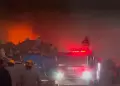 Villa El Salvador: incendio de fuertes proporciones en dep�sito de reciclaje recurre la presencia de cerca de 20 unidades de bomberos