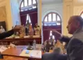 "�No te tengo miedo!": revelan nuevas im�genes de la fuerte pelea en el Congreso entre Iber Marav� y C�sar Astudillo