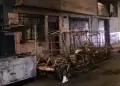 El Agustino: delincuentes queman dos mototaxis frente a vivienda mientras sus due�os descansaban