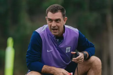 Pablo Guede arremete contra el VAR