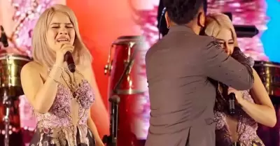 Mackeily Luj�n llora en concierto de La Bella Luz