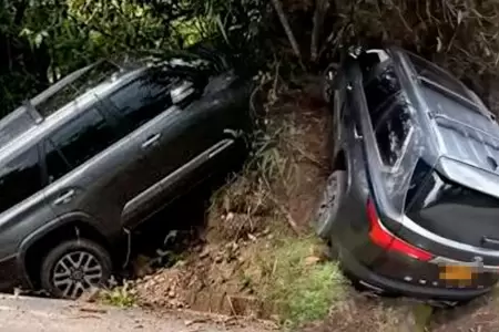 Camioneta de 'El Andariego' sufri� aparatoso accidente.