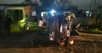 Adolescente roba el auto a su padre y provoca accidente m�ltiple