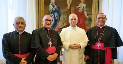 Obispos del Per� piden por la salud del papa Le�n XIV