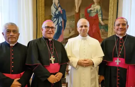 Obispos del Per� piden por la salud del papa Le�n XIV