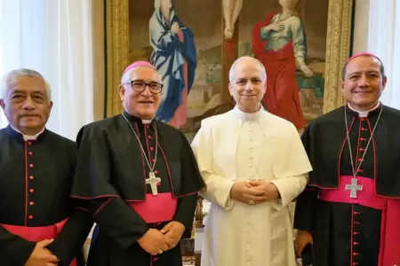 Obispos del Per� piden por la salud del papa Le�n XIV