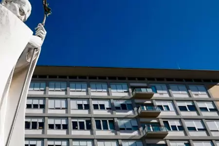 Papa Le�n internado en el hospital Gemelli.