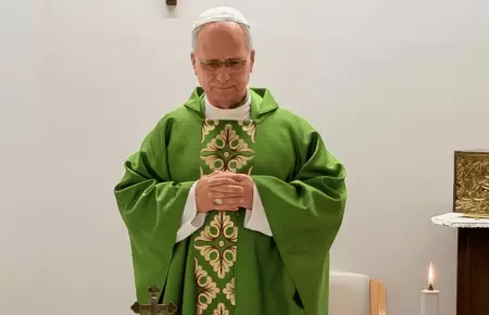 Papa Le�n XIV celebr� santa misa en la sala del hospital Gemelli de Roma