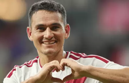 Jairo V�lez expresa su orgullo de jugar por la selecci�n peruana