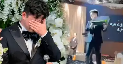 Novio llora al recibir regalo de su esposa en la boda.