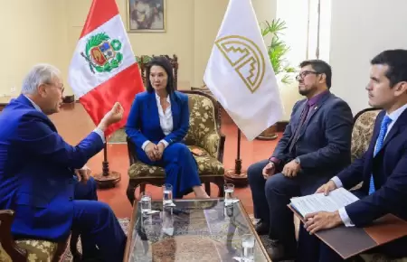 La mandataria se reuni� con el secretario general de la Comunidad Andina.