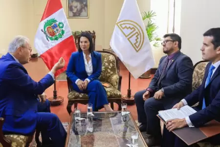 La mandataria se reuni� con el secretario general de la Comunidad Andina.
