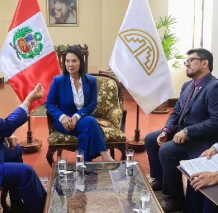 La mandataria se reuni� con el secretario general de la Comunidad Andina.