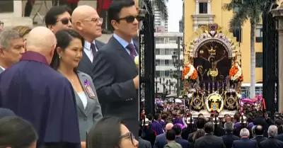 Keiko Fujimori recibe al Se�or de los Milagros en Palacio de Gobierno