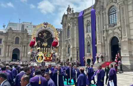 Keiko Fujimori recibe al Se�or de los Milagros en Palacio de Gobierno
