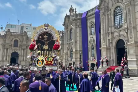 Keiko Fujimori recibe al Se�or de los Milagros en Palacio de Gobierno