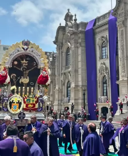 Keiko Fujimori recibe al Se�or de los Milagros en Palacio de Gobierno