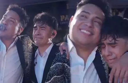 Cantante de La Bella Luz llora en concierto