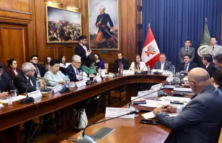 Comisi�n de Constituci�n del Senado aprueba 7 puntos adicionales de facultades