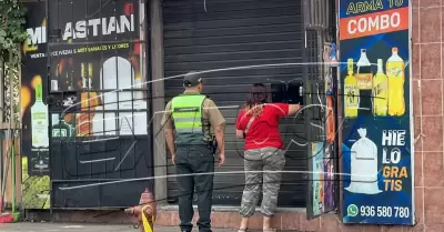 Personal de UDEX desactiva granada junto a una nota en bodega en Los Olivos