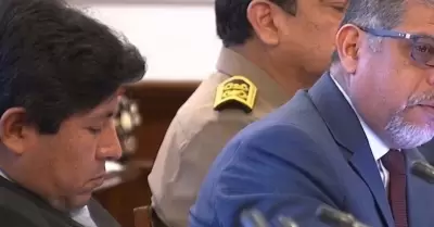 Jos� Manay Pillaca es captado durmiendo