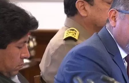 Jos� Manay Pillaca es captado durmiendo