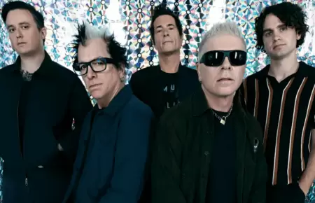 Integrante de The Offspring anuncia su retiro de la banda por problemas de salud