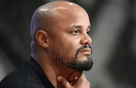 Vincent Kompany se desplom� y fue llevado de emergencia