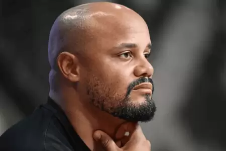 Vincent Kompany se desplom� y fue llevado de emergencia
