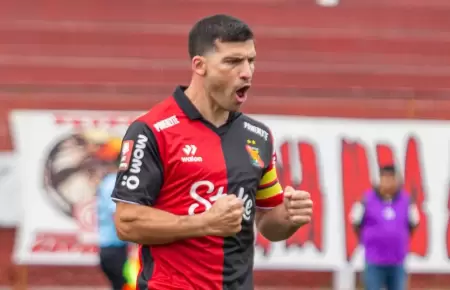 Bernardo Cuesta celebra su gol ante UTC.
