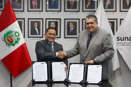 Presidente de Sunarp y viceministro del Minedu durante la firma del convenio.