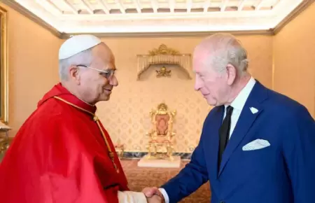 Papa Le�n XIV y el rey Carlos III intercambian t�tulos religiosos