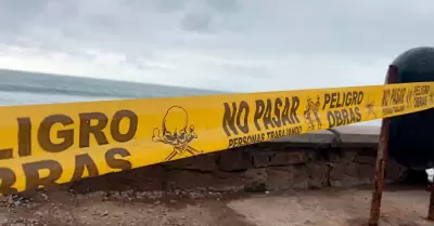 Vecinos y comerciantes de la playa La Herradura reportan siete postes a punto de