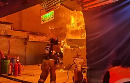 Incendio consumi� 4 puestos de galer�a comercial