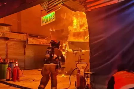 Incendio consumi� 4 puestos de galer�a comercial