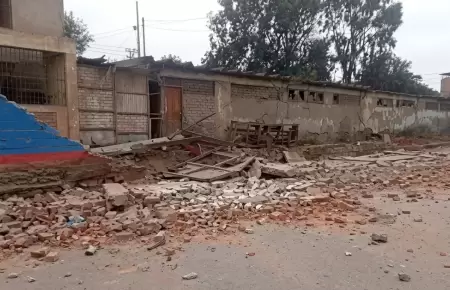 Colapsa pared del colegio Jos� Carlos Mari�tegui en Villa El Salvador