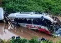 Bus de reconocida agrupaci�n musical cay� al r�o Ariguan�: reportan al menos dos muertos y varios heridos