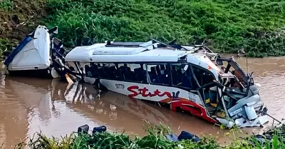 Accidente de bus de agrupaci�n de Kbeto Zuleta.