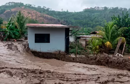 El caudal destruy� viviendas en Cusco.