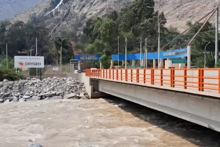 Vecinos de Chaclacayo temen colapso de puente Huampan�