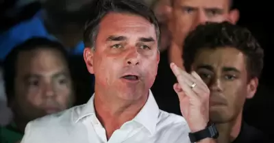 Est� previsto que ma�ana hable con la prensa.